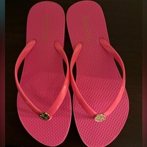 Hot pink Lilly Pulitzer flip flops